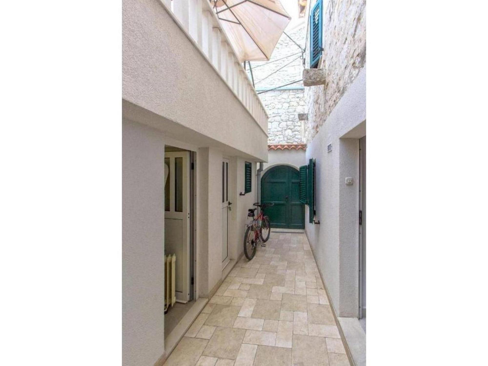 Stone Apartment Primosten Exterior photo